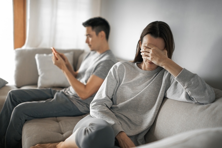 他是不是變心了？另一半可能外遇的 10 個徵兆
